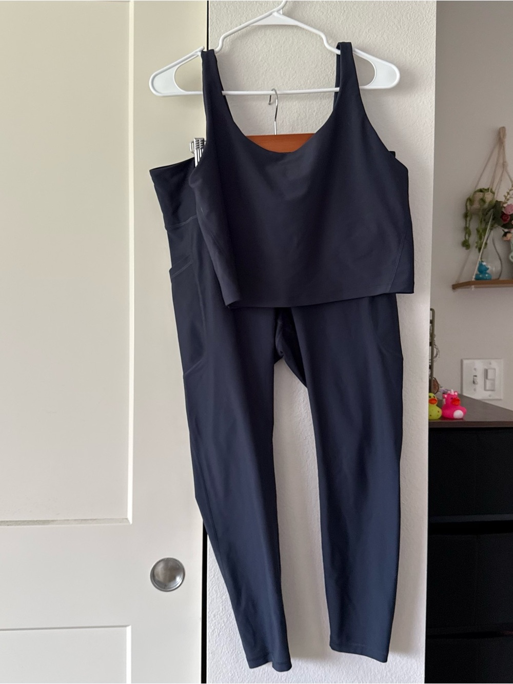 Old Navy Navy Sports Bra and Leggings Set